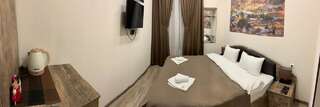Отель Sweet Rooms Inn Тбилиси Номер с кроватью размера «king-size»-7