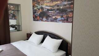 Отель Sweet Rooms Inn Тбилиси Номер с кроватью размера «king-size»-17