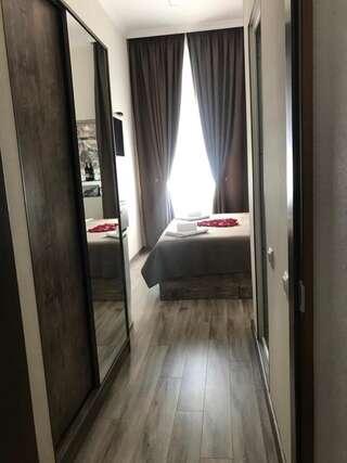 Отель Sweet Rooms Inn Тбилиси Номер с кроватью размера «king-size»-22