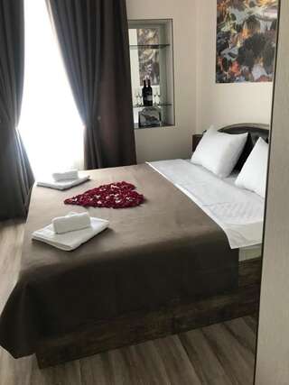 Отель Sweet Rooms Inn Тбилиси Номер с кроватью размера «king-size»-28