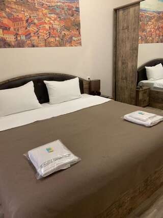Отель Sweet Rooms Inn Тбилиси Люкс с кроватью размера «king-size» и балконом-2